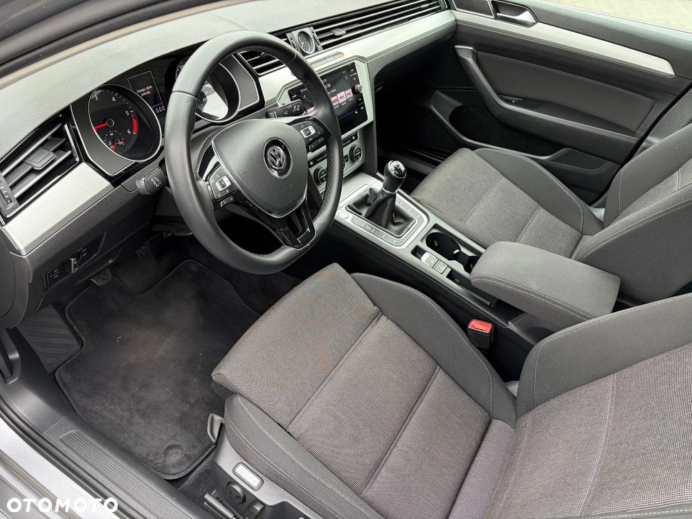 Volkswagen Passat 2.0 TDI SCR Comfortline - 9