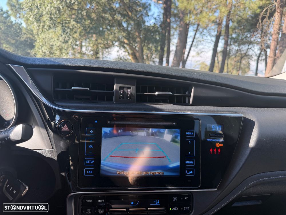Toyota Auris 1.6 D-4D Exclusive - 10