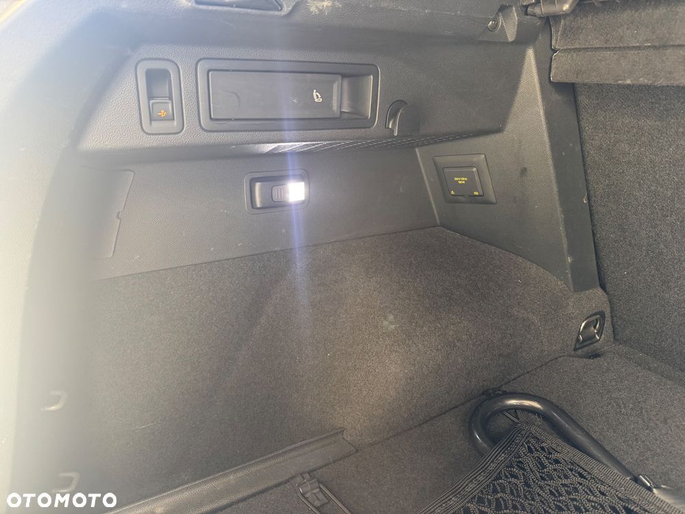 Volkswagen Tiguan 2.0 TDI SCR 4MotION DSG R-Line - 36
