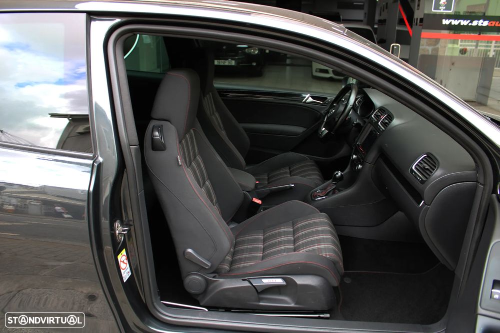 VW Golf 2.0 GTI DSG - 30