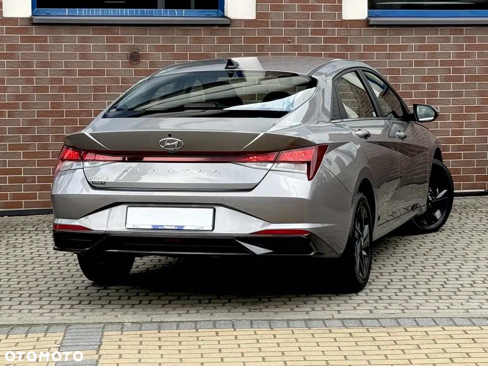Hyundai Elantra 1.6 Smart CVT - 21