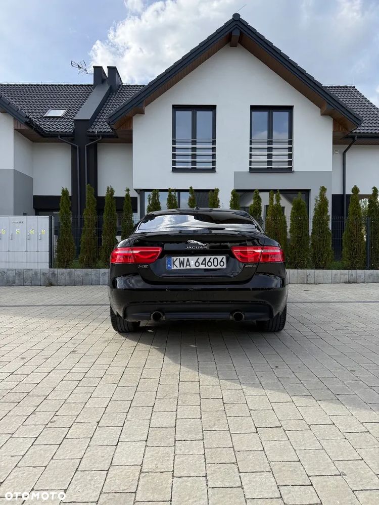 Jaguar XE 2.0 T Prestige - 10