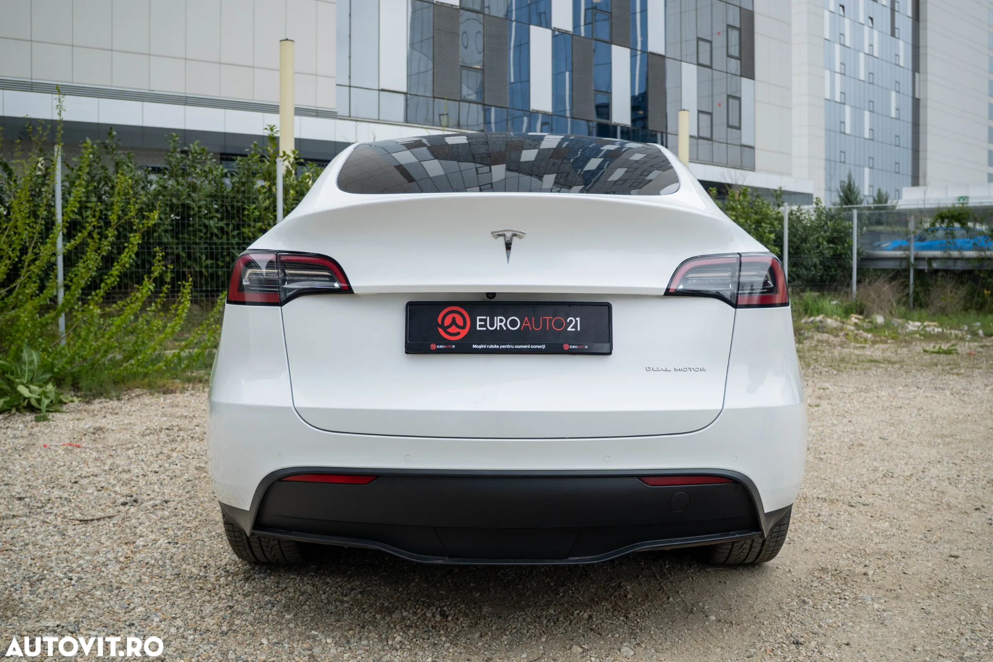 Tesla Model Y Long Range Dual Motor AWD - 9