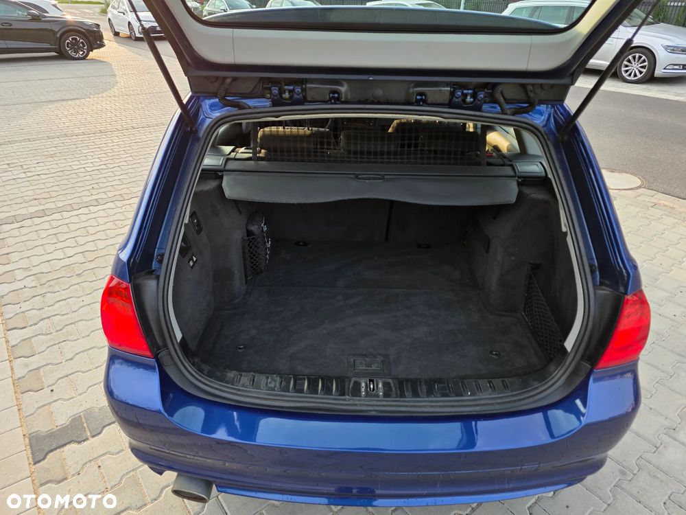 BMW Seria 3 320d - 27