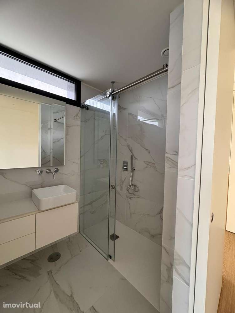 T2 de Luxo c/ 2 suites e 2 lugares garagem - Grande imagem: 5/24