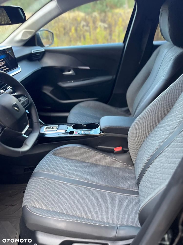 Peugeot 208 1.2 mHEV Allure - 32