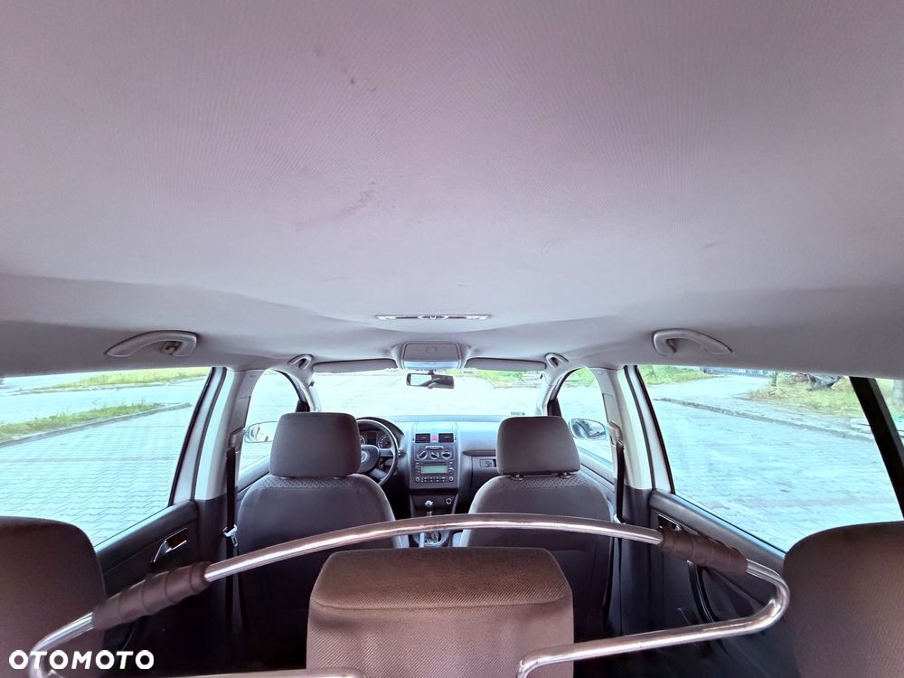 Volkswagen Touran - 15