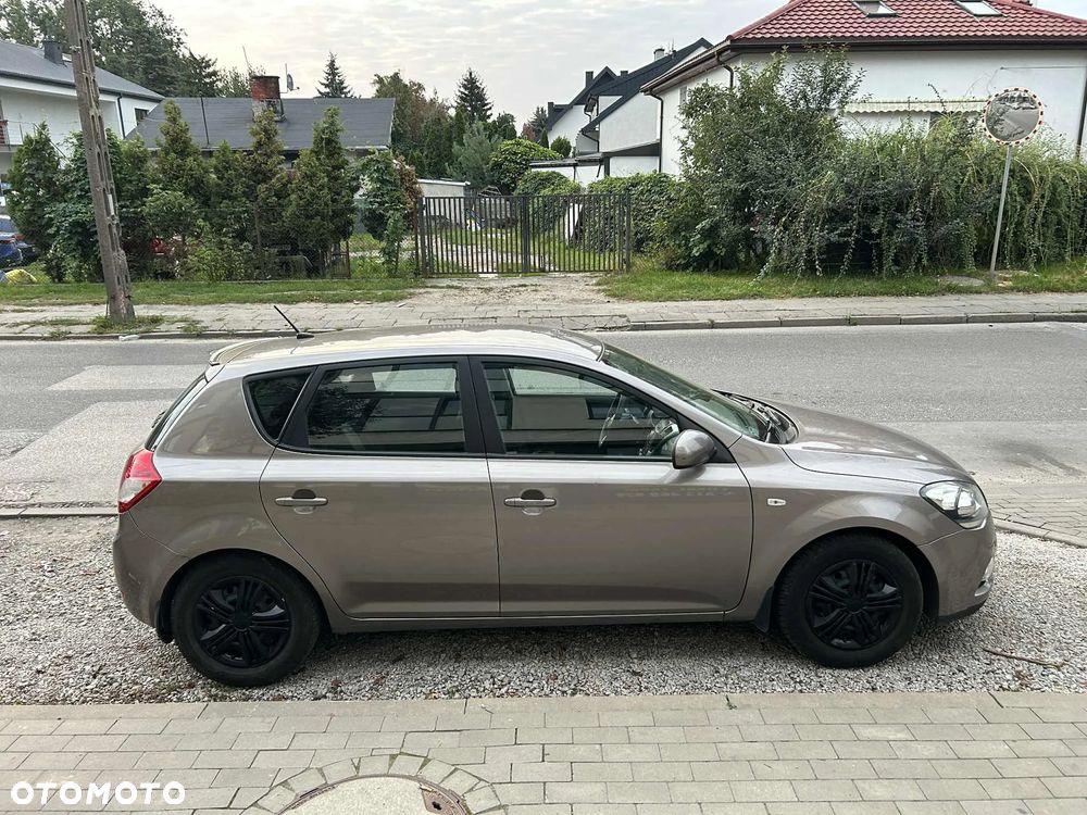 Kia Ceed Cee'd 1.6 Crdi Comfort + - 8