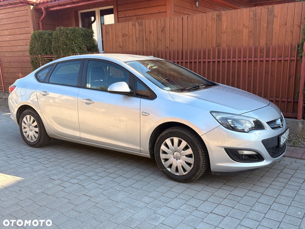 Opel Astra 1.4 T Business EU6 - 3