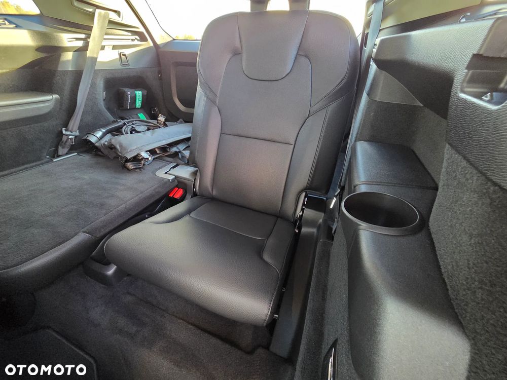 Volvo XC 90 T8 AWD Plug-In Hybrid R-Design 7os - 28