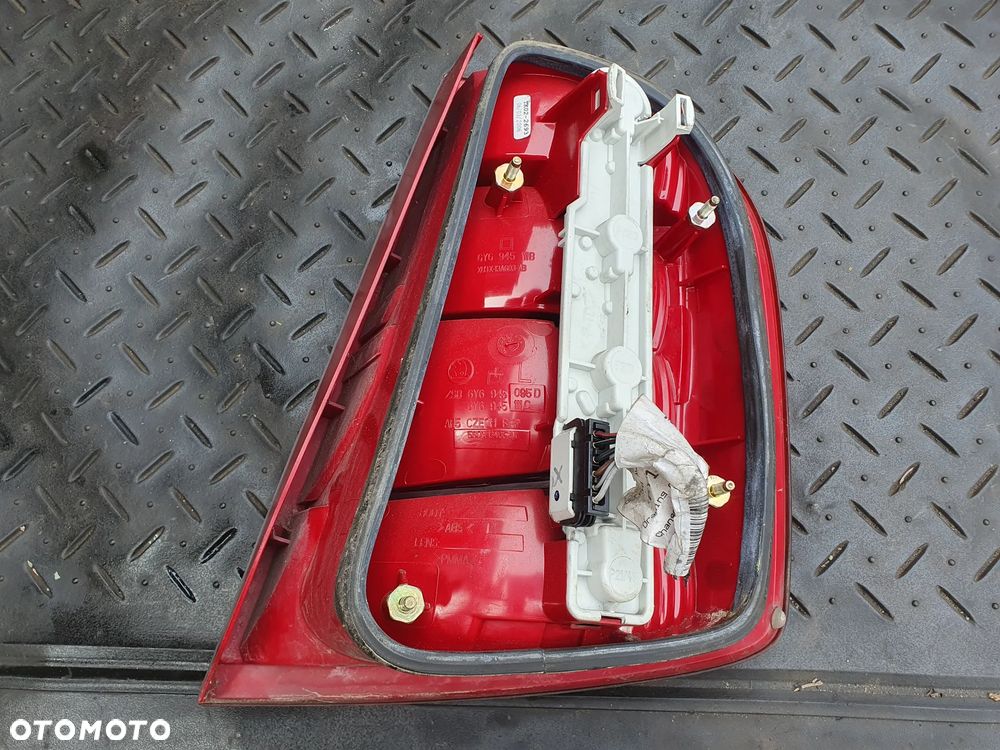 SKODA FABIA 04-07 KIFT HB LAMPA LEWY TYŁ LEWA TYLNA 6Y6945111B EUROPA + WTYCZKA INSTALACJA POSIADAM 2 SZT - 3