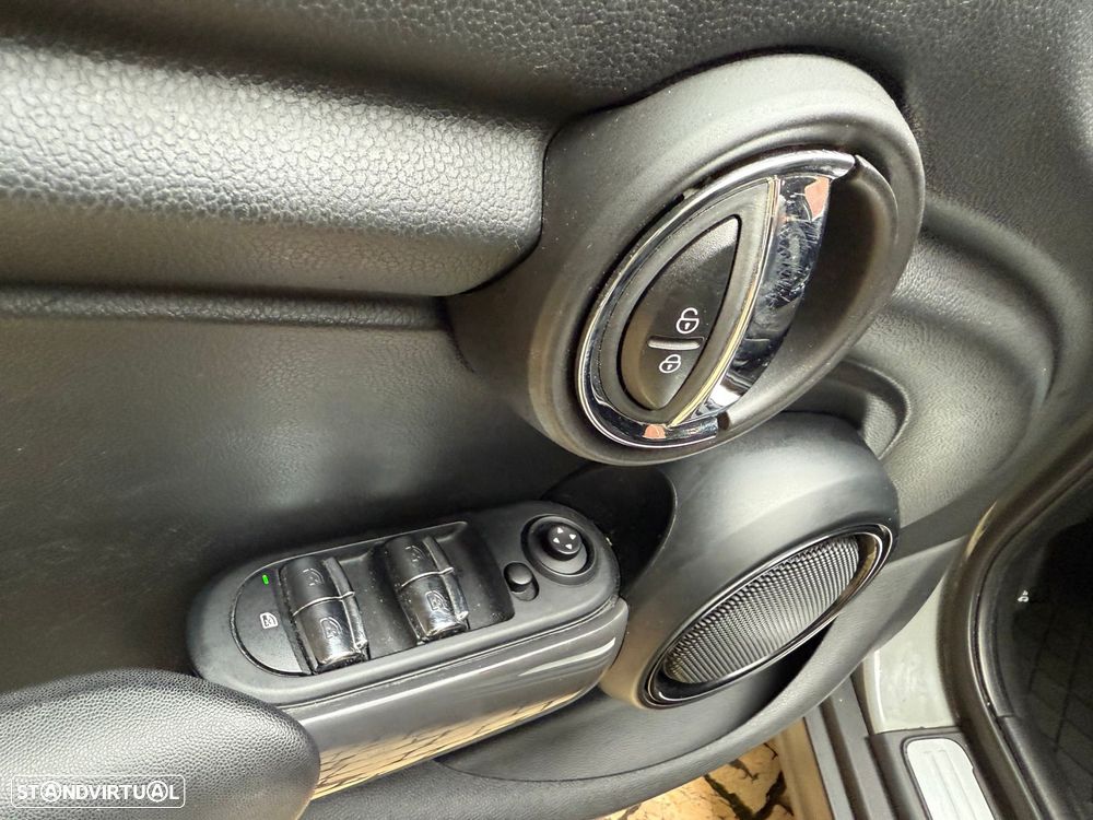 MINI 5 Portas Cooper D - 22