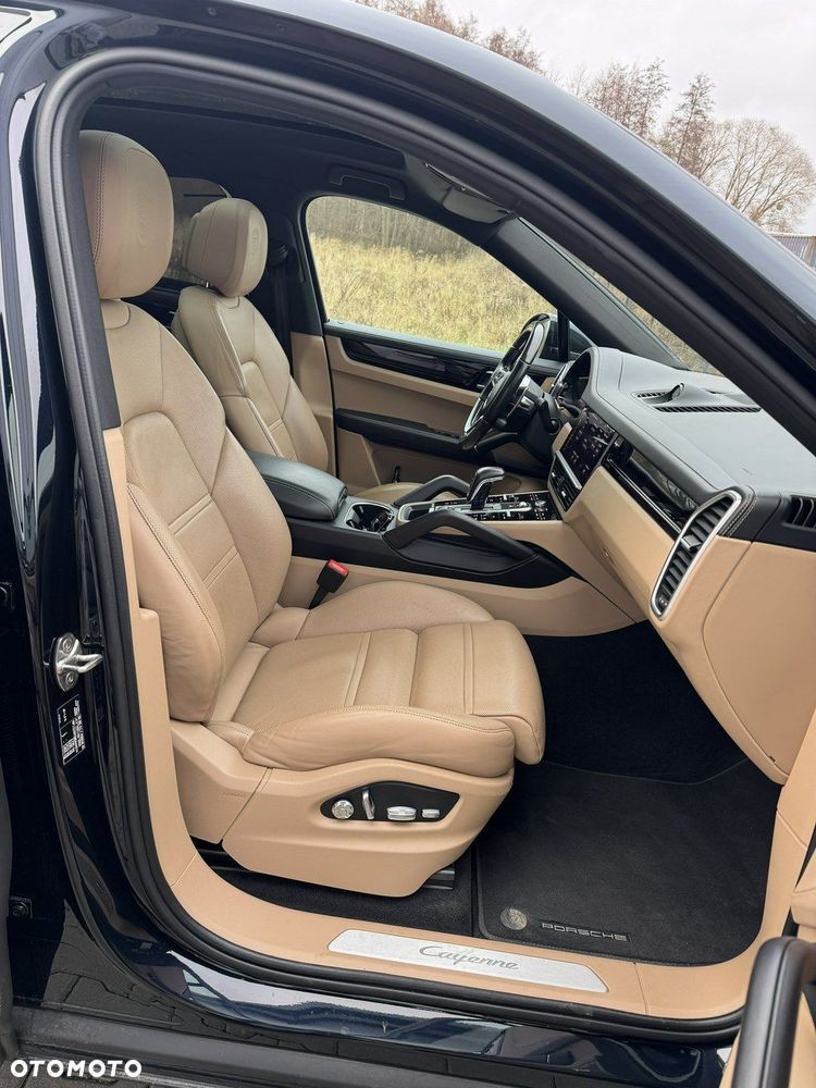 Porsche Cayenne - 35