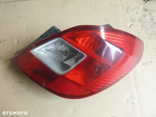 LAMPA PRAWY TYŁ PRAWA TYLNA OPEL CORSA D - 2