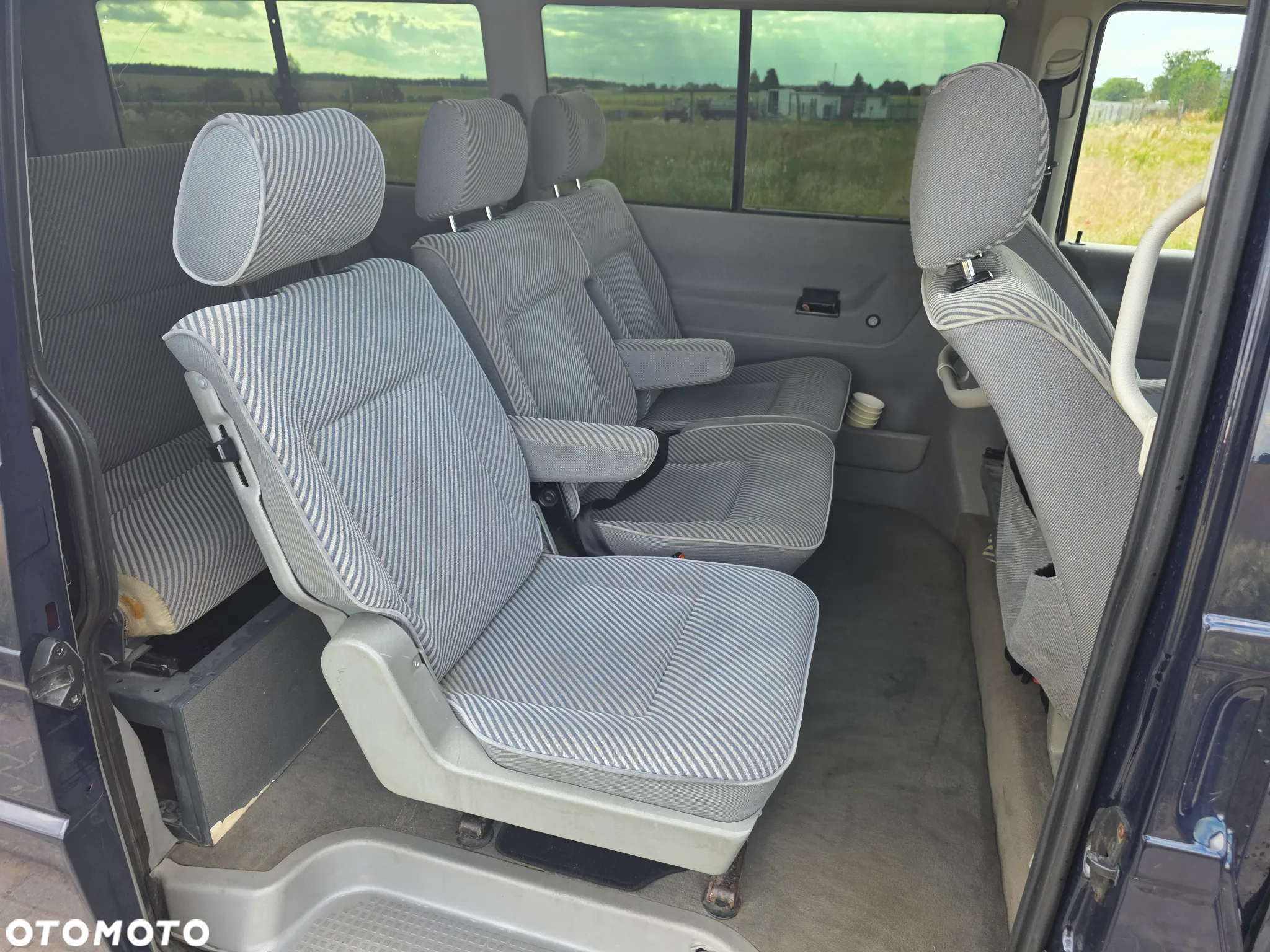 Volkswagen Caravelle - 13