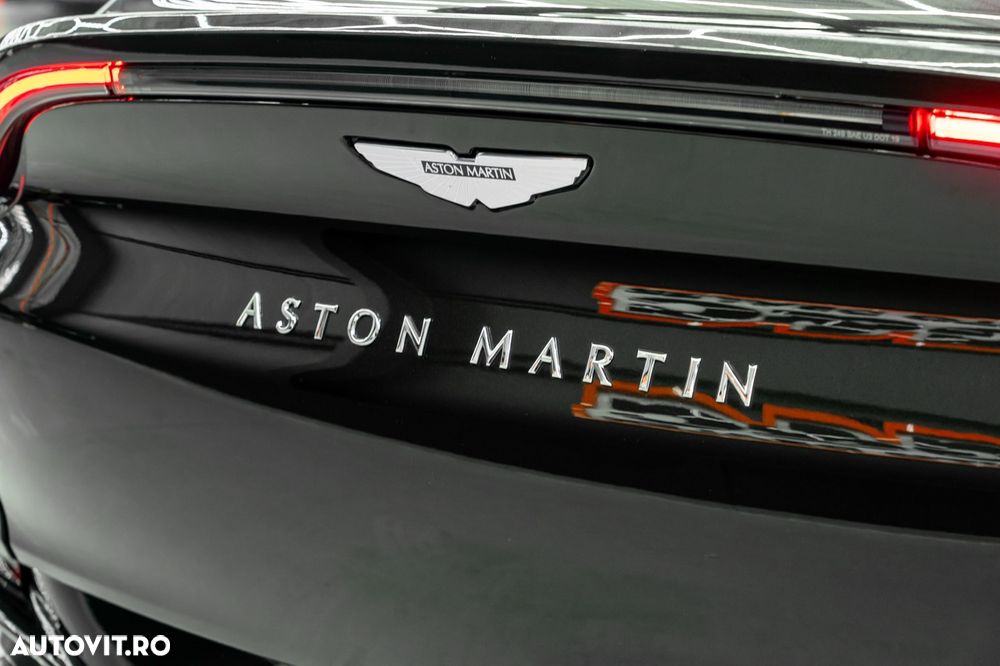 Aston Martin DBX - 6
