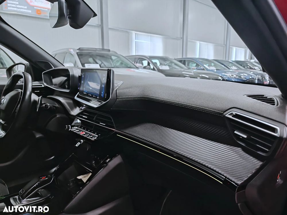 Peugeot 2008 PureTech 130 EAT8 GT - 11