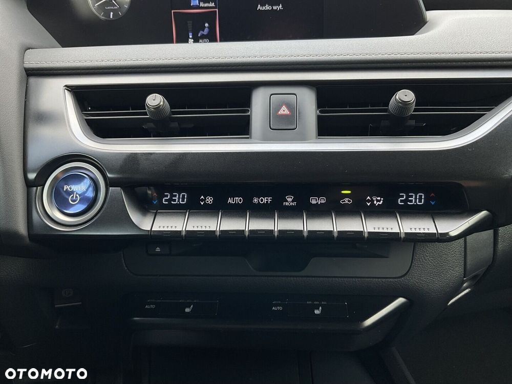 Lexus UX - 26