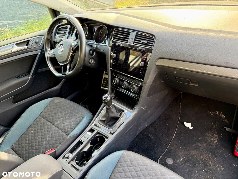 Volkswagen Golf - 18