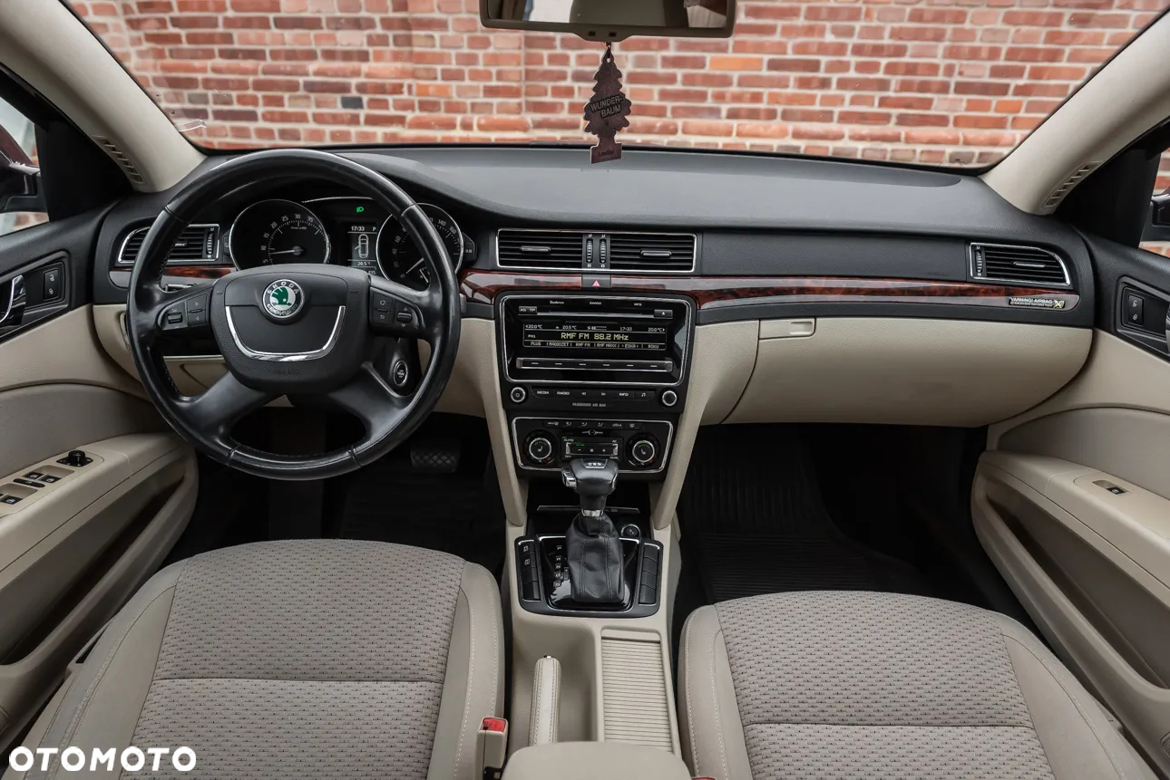 Skoda Superb 2.0 TDI Elegance DSG - 26