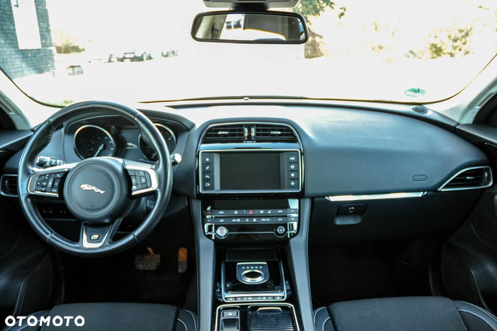 Jaguar F-Pace 2.0 i4D AWD R-Sport - 10