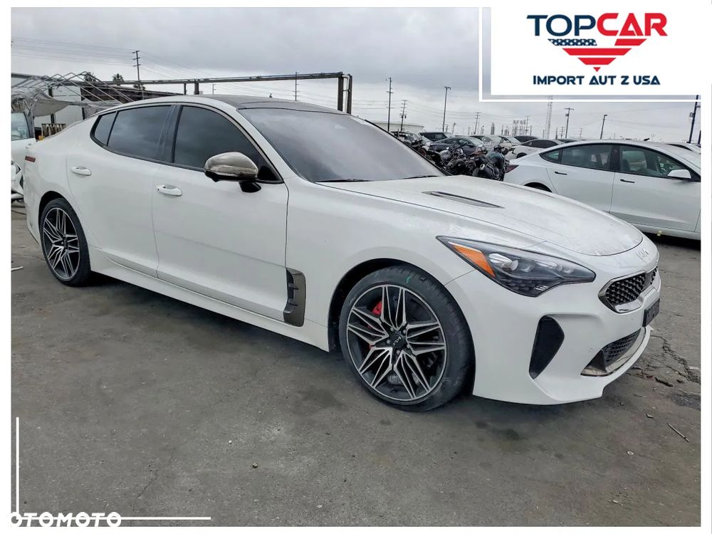 Kia Stinger - 1