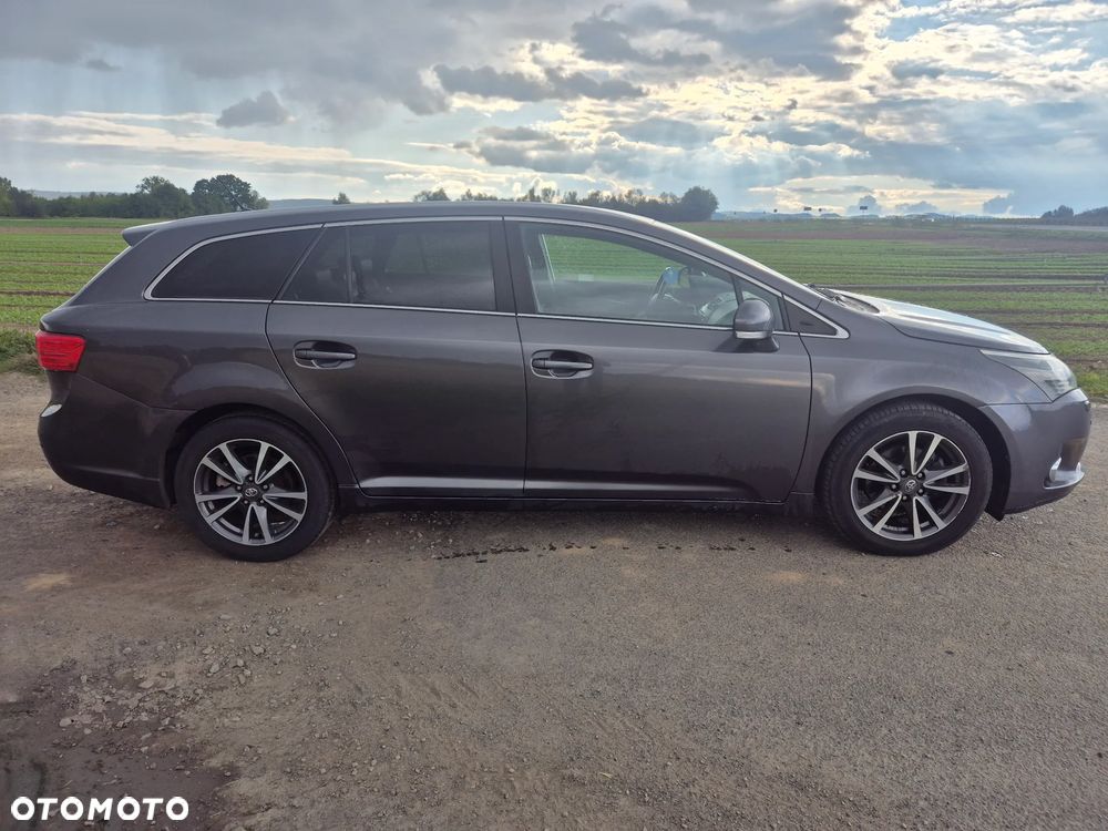 Toyota Avensis 2.0 D-4D Premium - 4