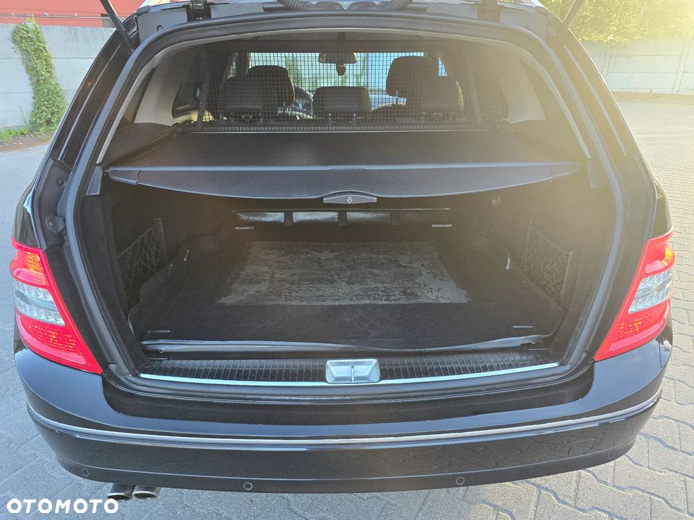 Mercedes-Benz Klasa C 180 BlueEFFICIENCY Avantgarde - 16