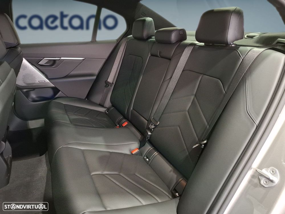 BMW 530 e Pack Desportivo M - 13