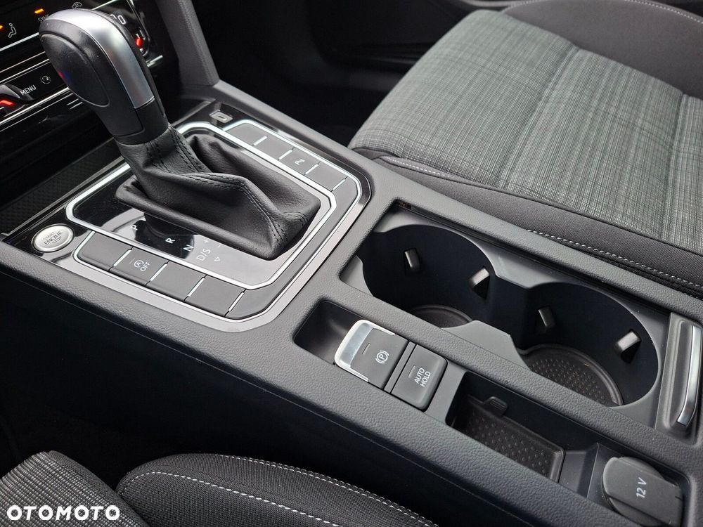 Volkswagen Passat - 20