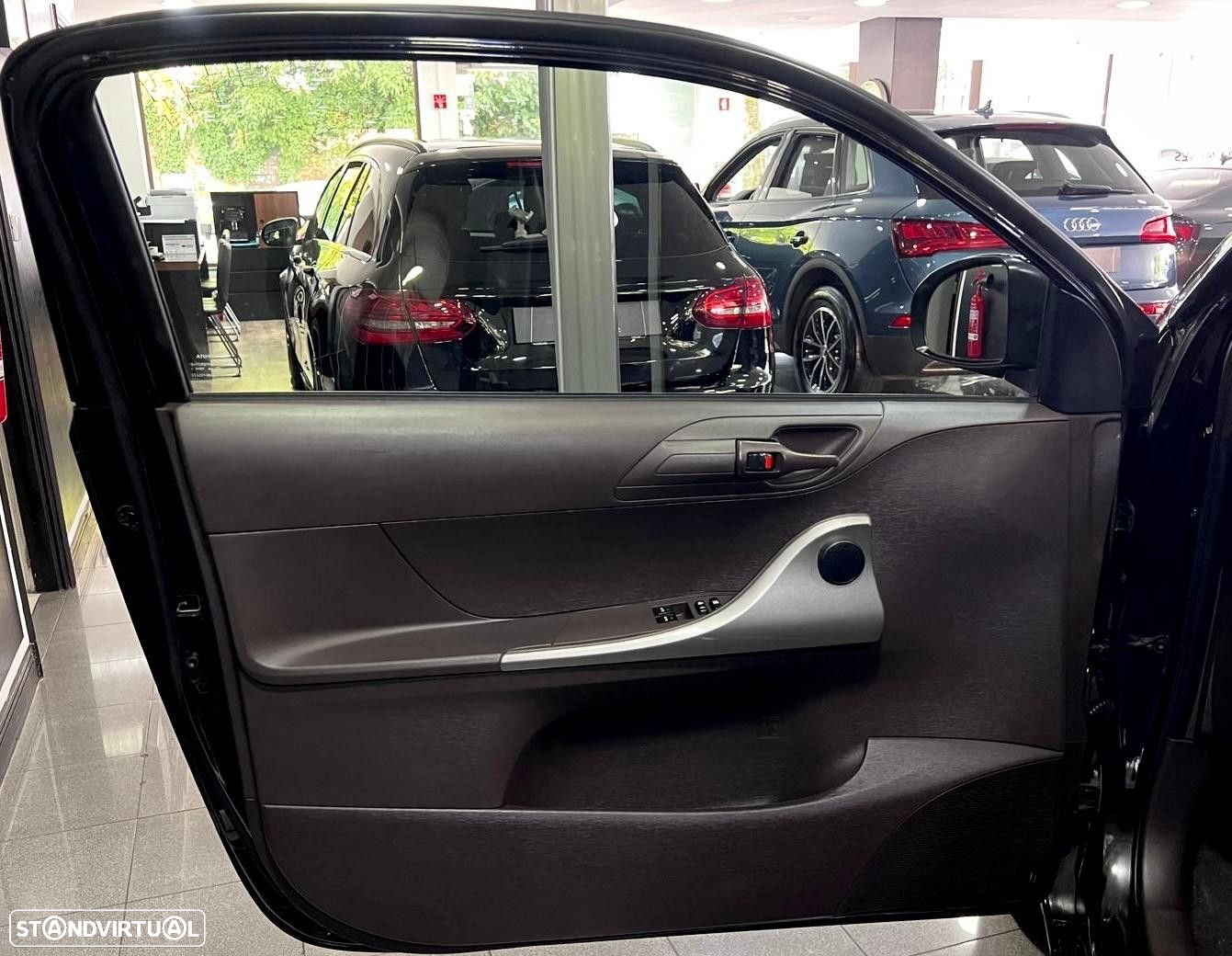 Toyota iQ 1.0 VVT-i - 23