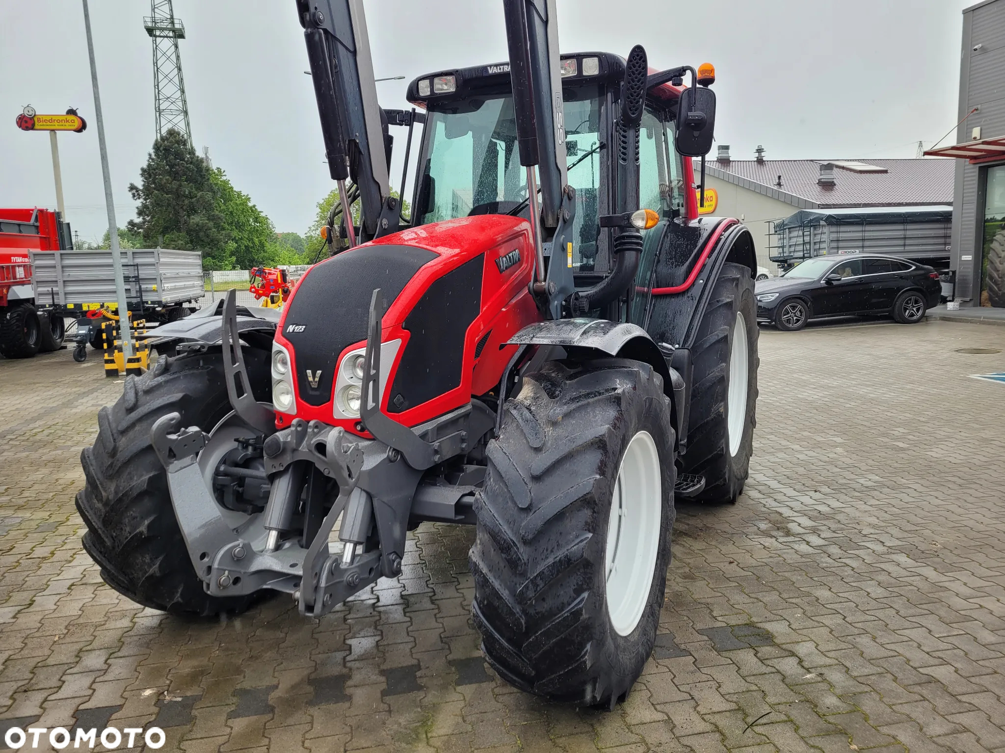 Valtra N123 HiTech ładowacz QUICKE - 9