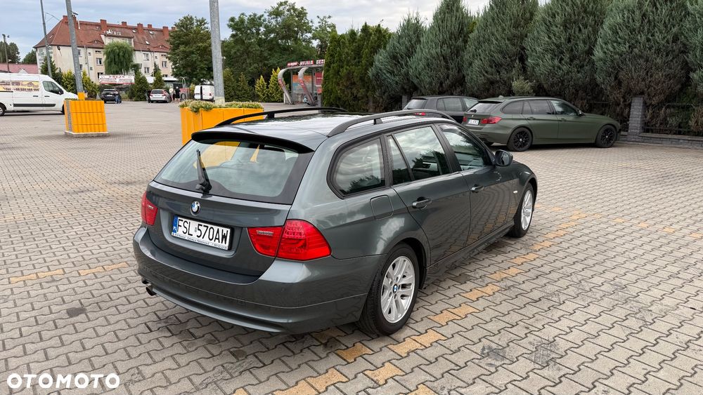 BMW Seria 3 318i - 5