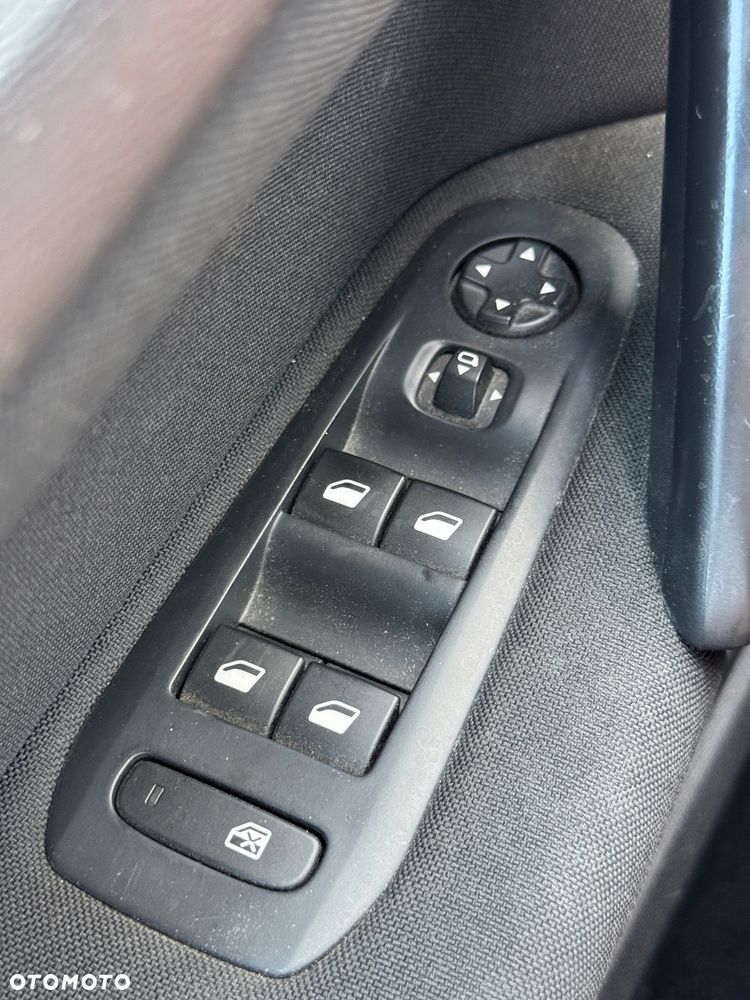Peugeot 308 1.6 e-HDi Active S&S - 37