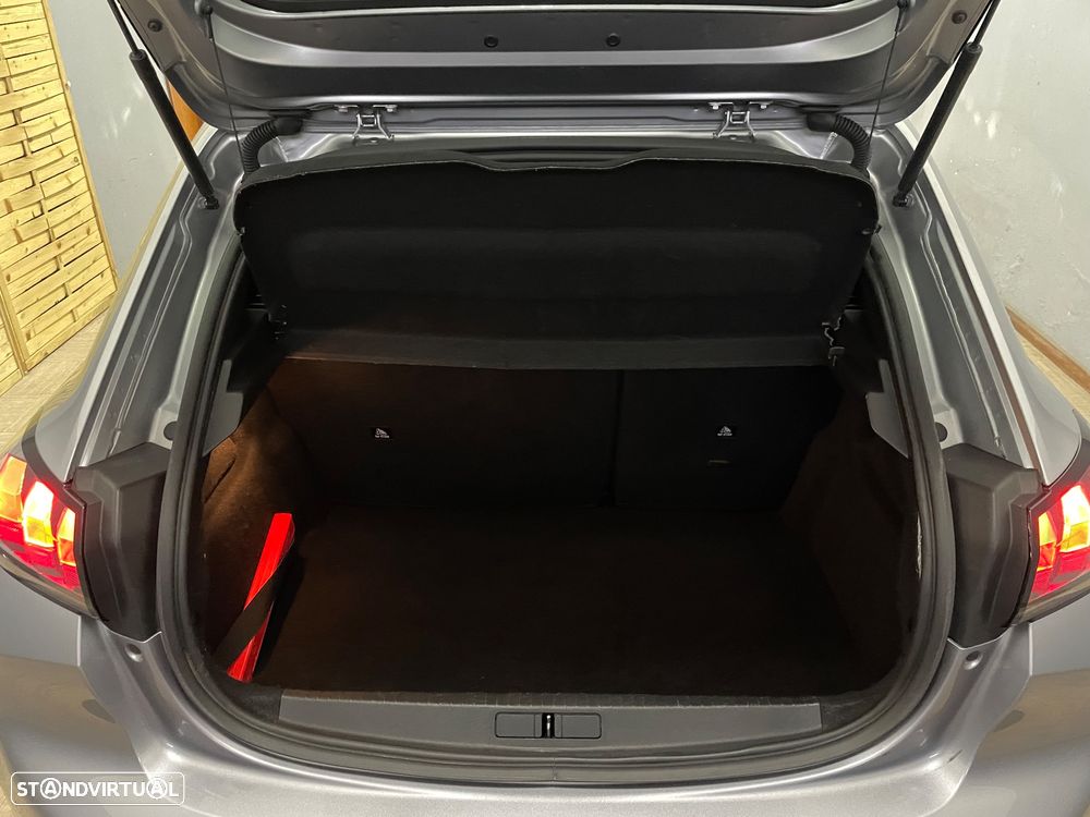 Peugeot 208 1.2 PureTech SE Style - 16