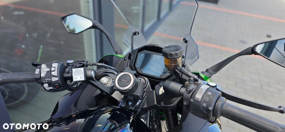 Kawasaki Ninja 1000 SX - 13