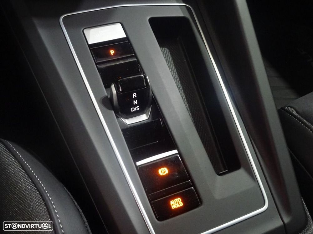 VW Golf 1.5 eTSI Urban DSG - 31