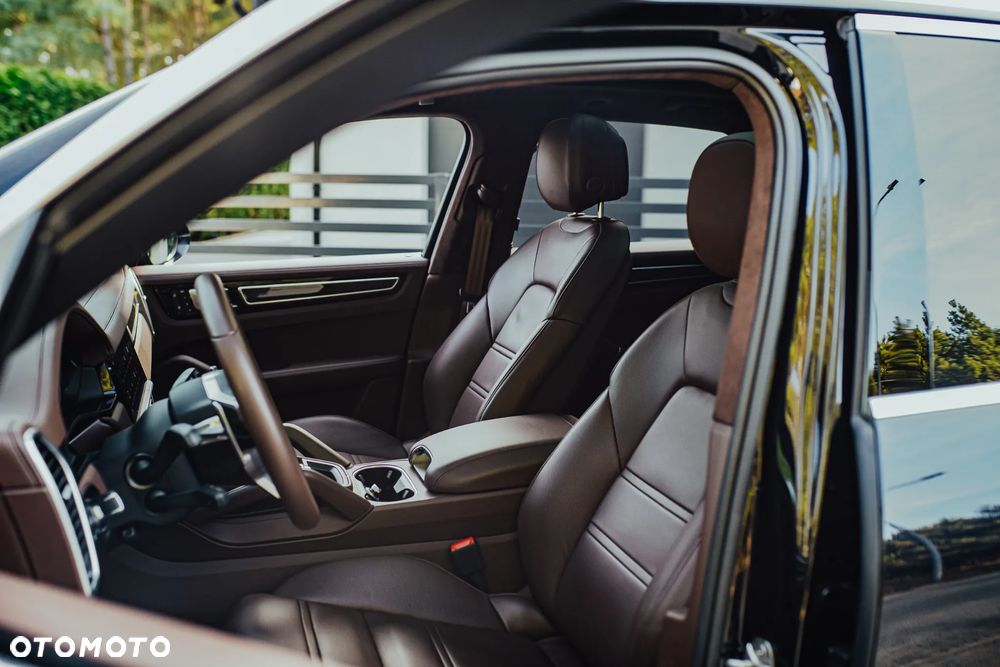 Porsche Cayenne Platinum Edition - 9