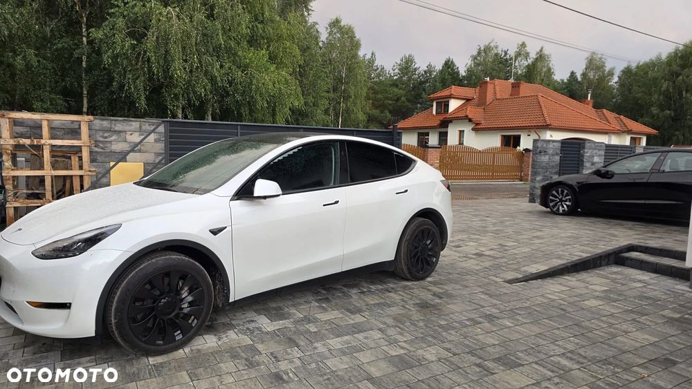 Tesla Model Y Long Range AWD - 5