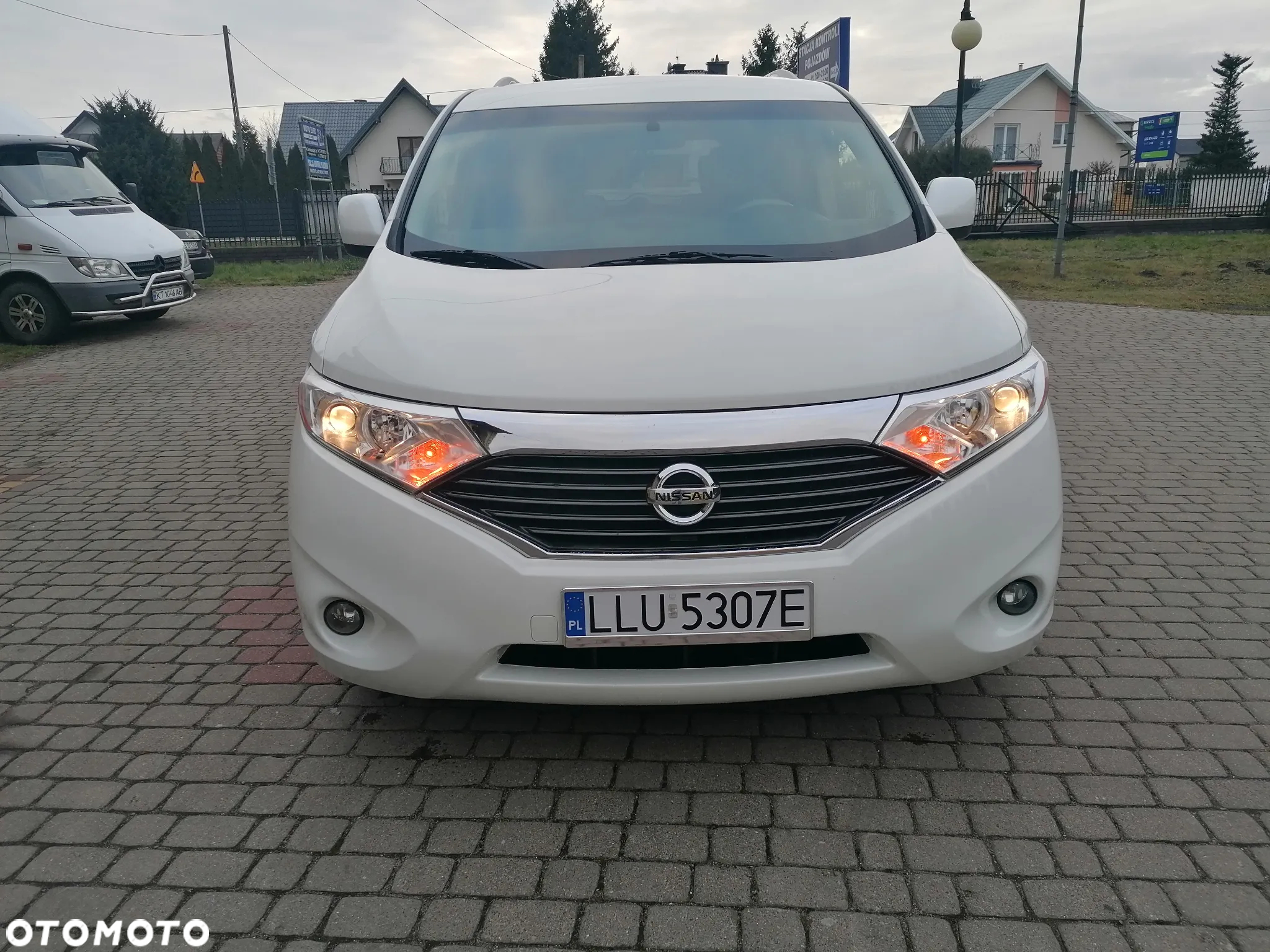 Nissan Quest - 3