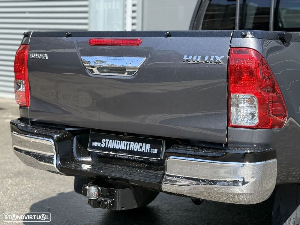 Toyota Hilux 2.4 D-4D 4WD CD Premium Edition - 26