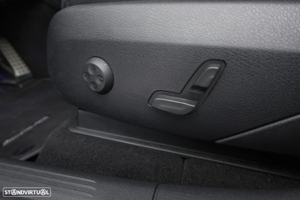 Mercedes-Benz GLC 300 e 4Matic 9G-TRONIC AMG Line Advanced - 25