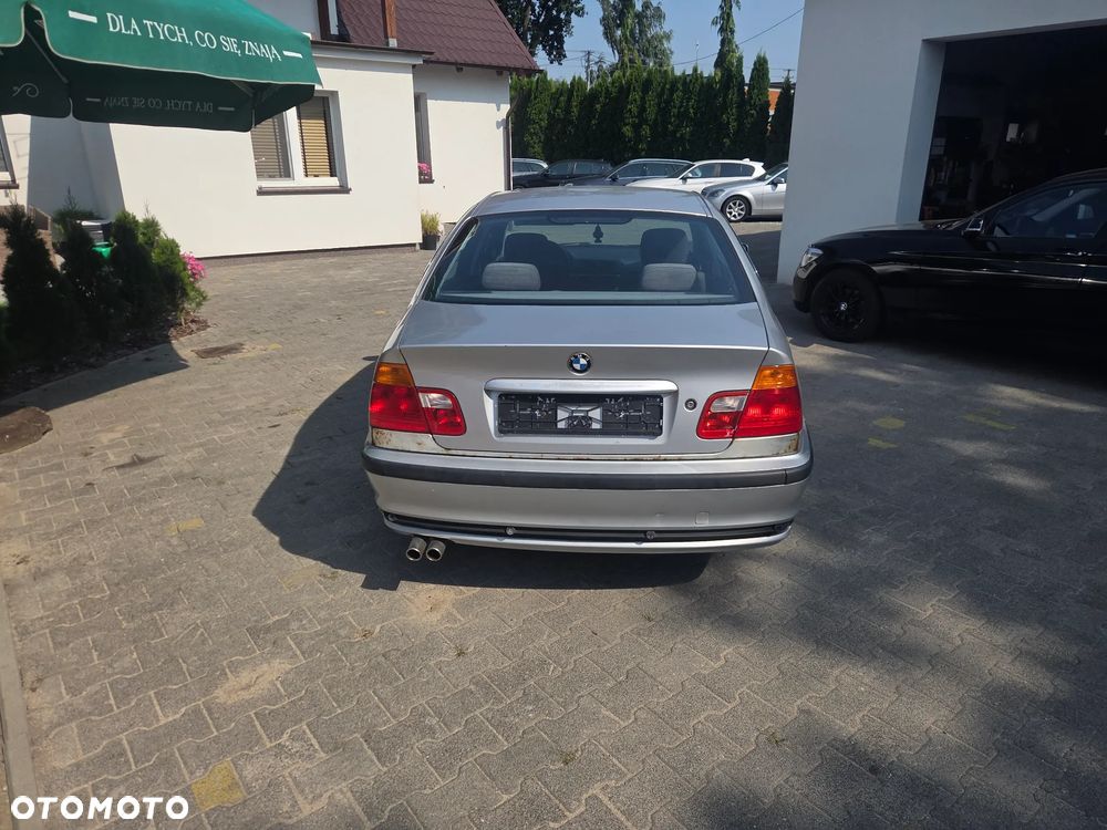 BMW Seria 3 325i Edition Sport - 7