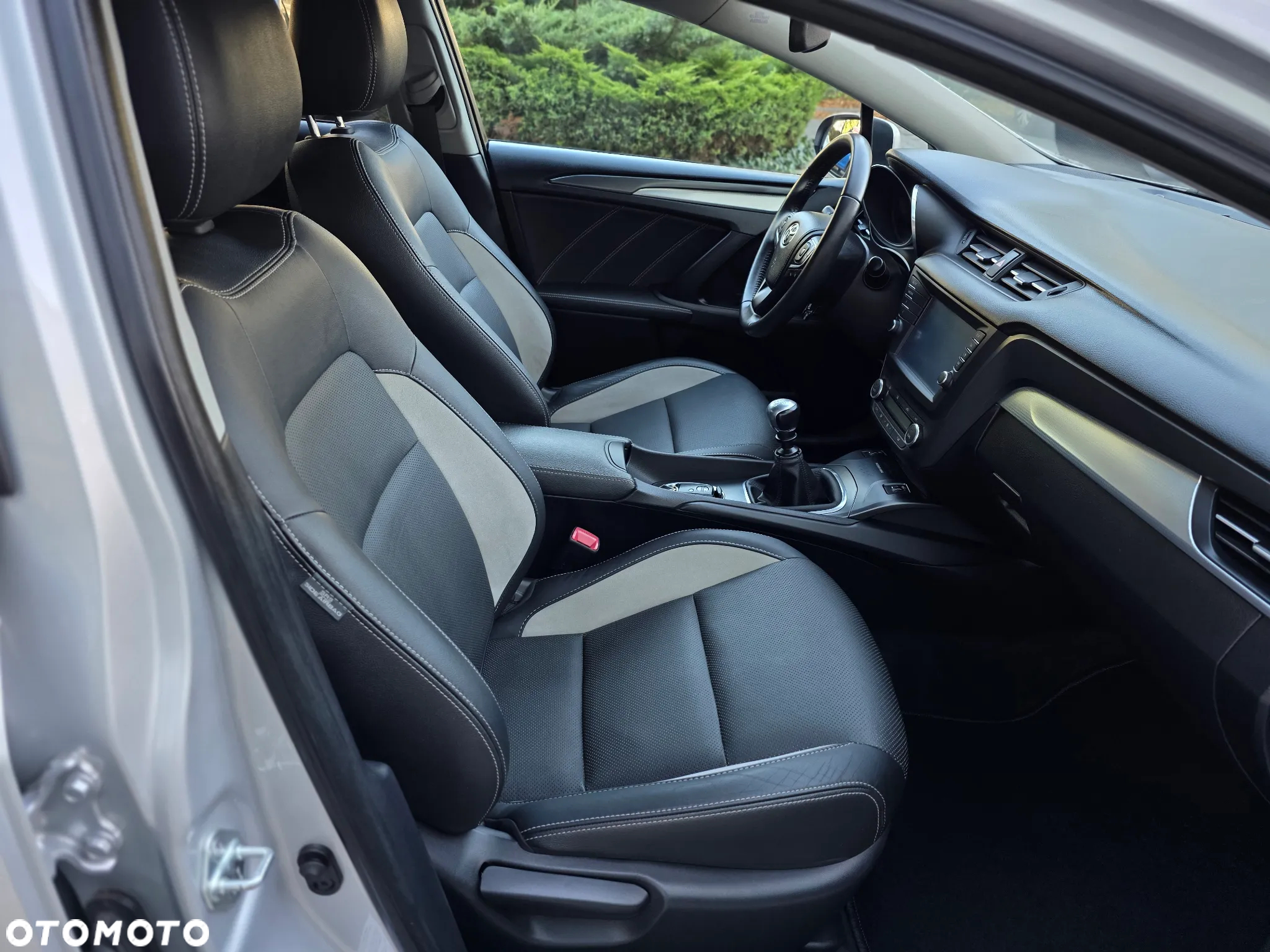 Toyota Avensis 1.8 Prestige - 27