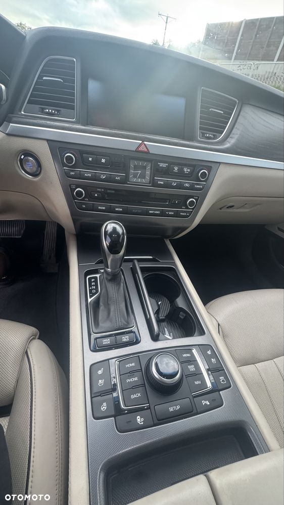 Hyundai Genesis - 5