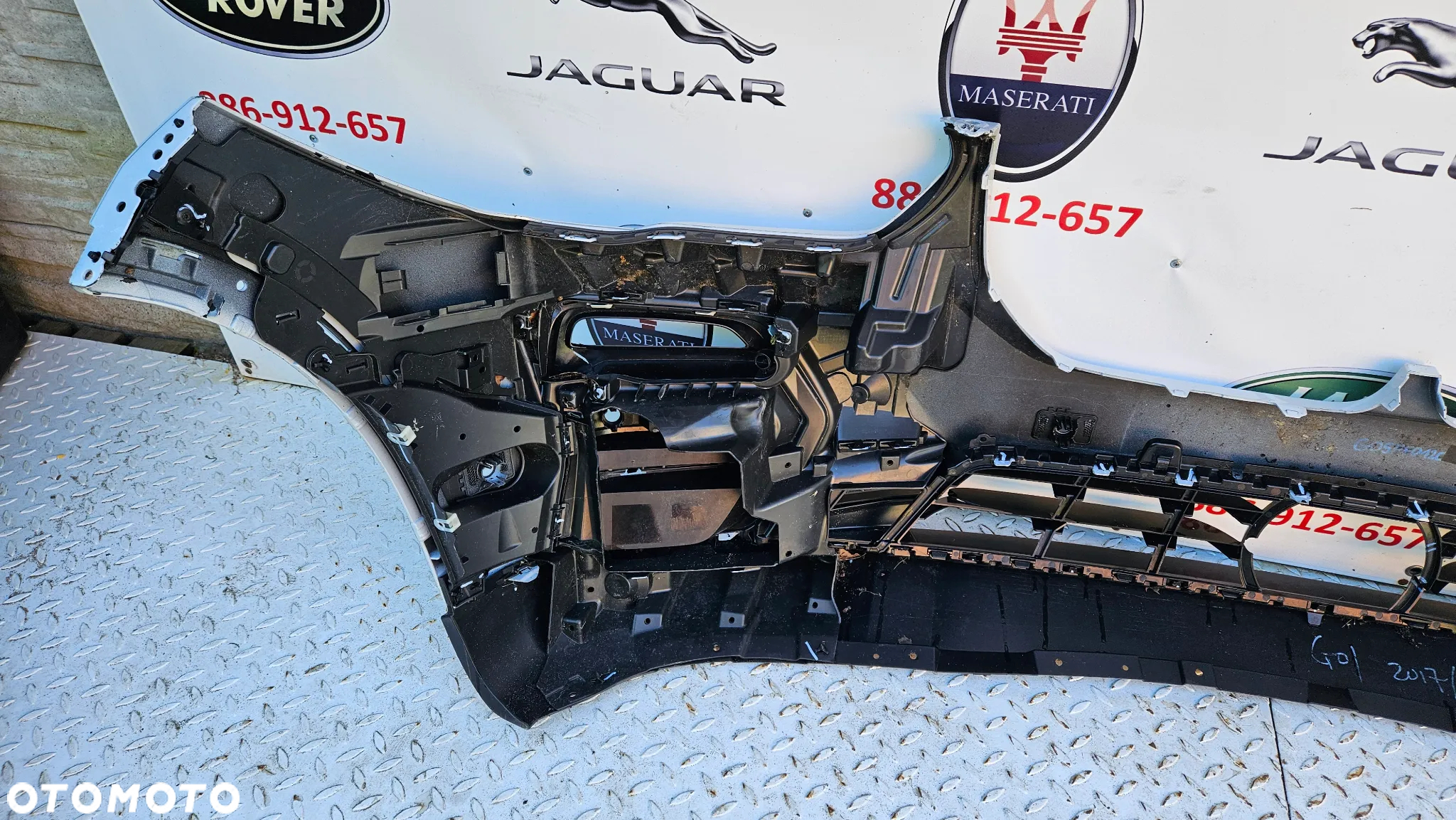 BMW X5 G05 Kompletny Zderzak Przód Zderzak Przedni 6x PDC Kolor Biały A300 Wersja USA - 21