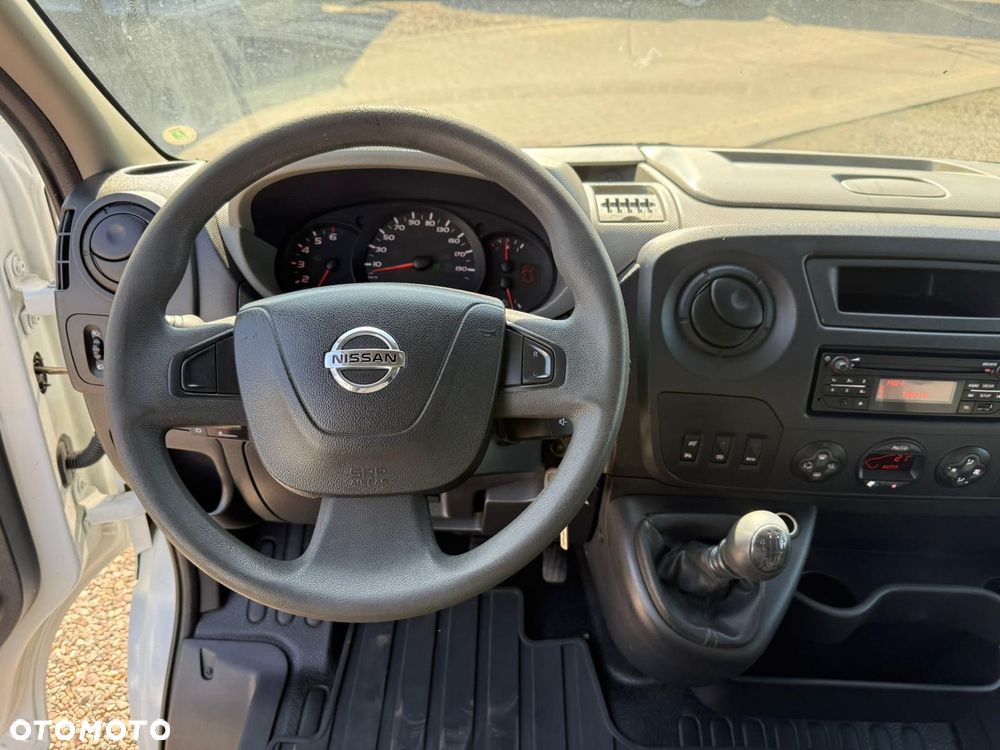 Nissan NV40 - 13