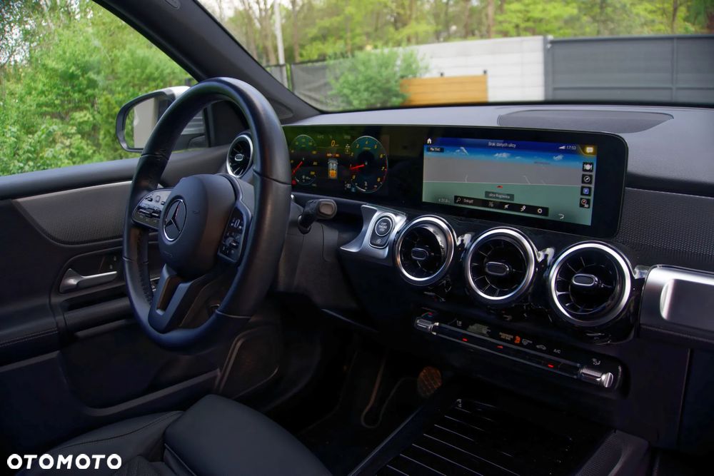 Mercedes-Benz GLB 200 7G-DCT - 25
