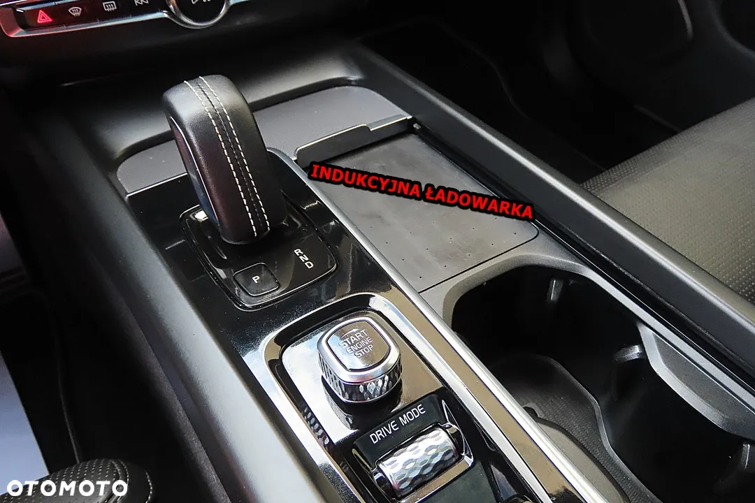 Volvo XC 60 B5 D AWD Ultimate Dark - 36