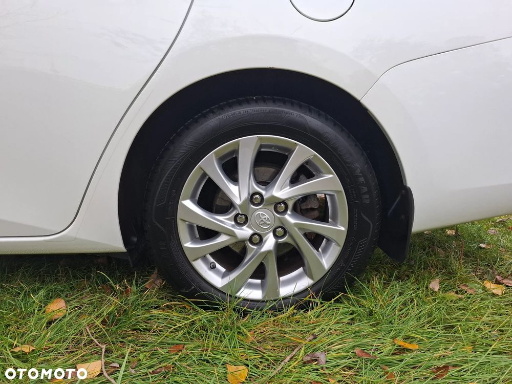Toyota Auris 1.8 HSD Luna - 21